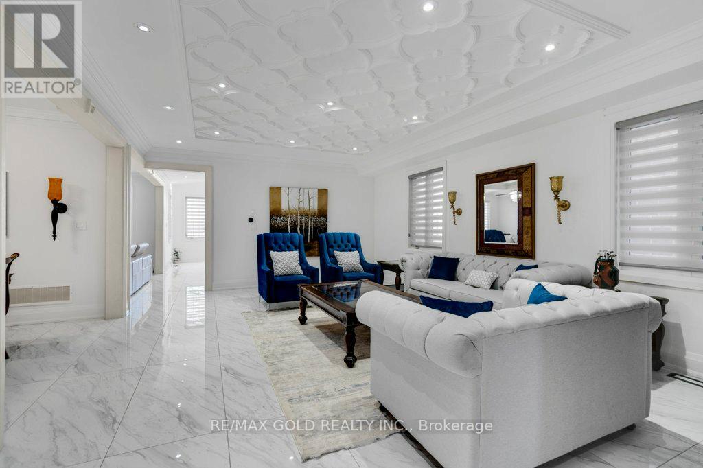 7 Newington Crescent, Brampton, Ontario  L6P 3G3 - Photo 8 - W12422436