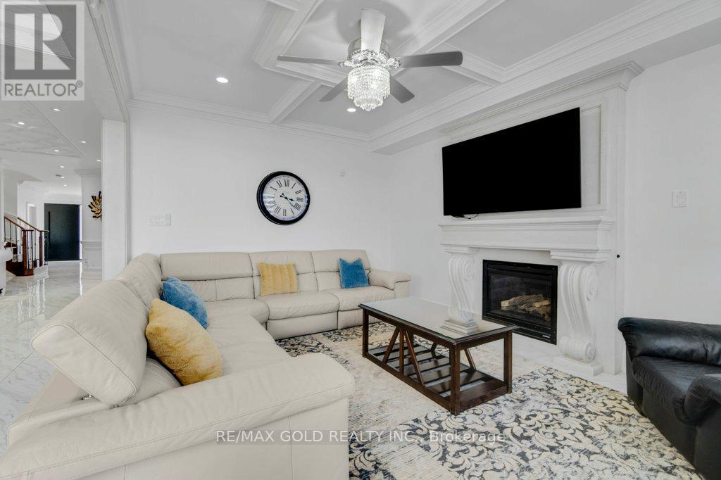 7 Newington Crescent, Brampton, Ontario  L6P 3G3 - Photo 12 - W12422436