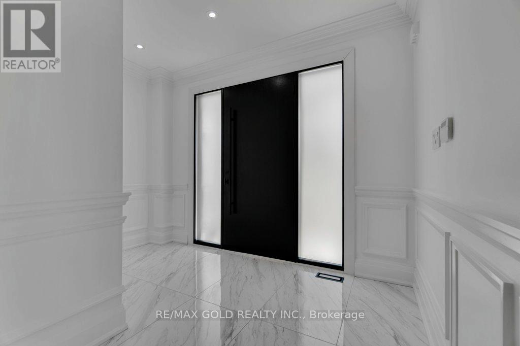 7 Newington Crescent, Brampton, Ontario  L6P 3G3 - Photo 6 - W12422436