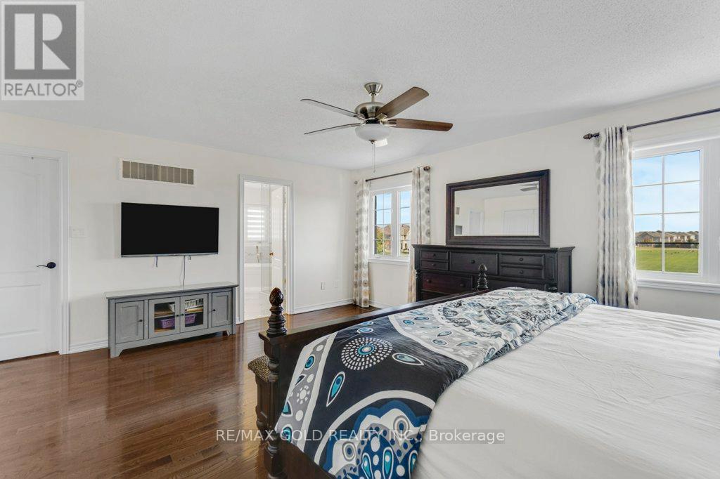 7 Newington Crescent, Brampton, Ontario  L6P 3G3 - Photo 24 - W12422436