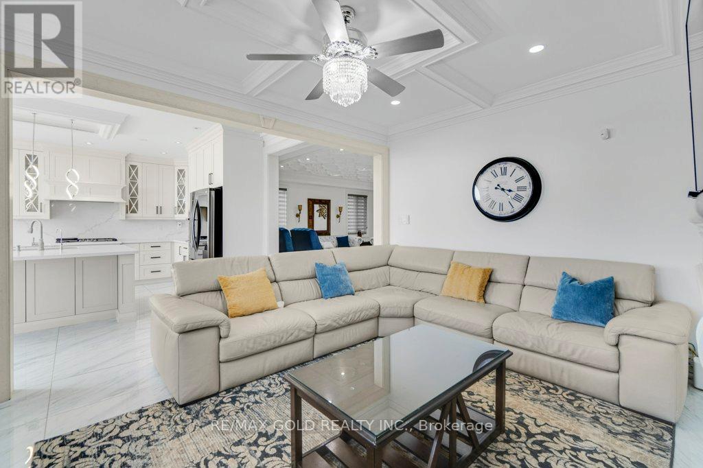 7 Newington Crescent, Brampton, Ontario  L6P 3G3 - Photo 13 - W12422436