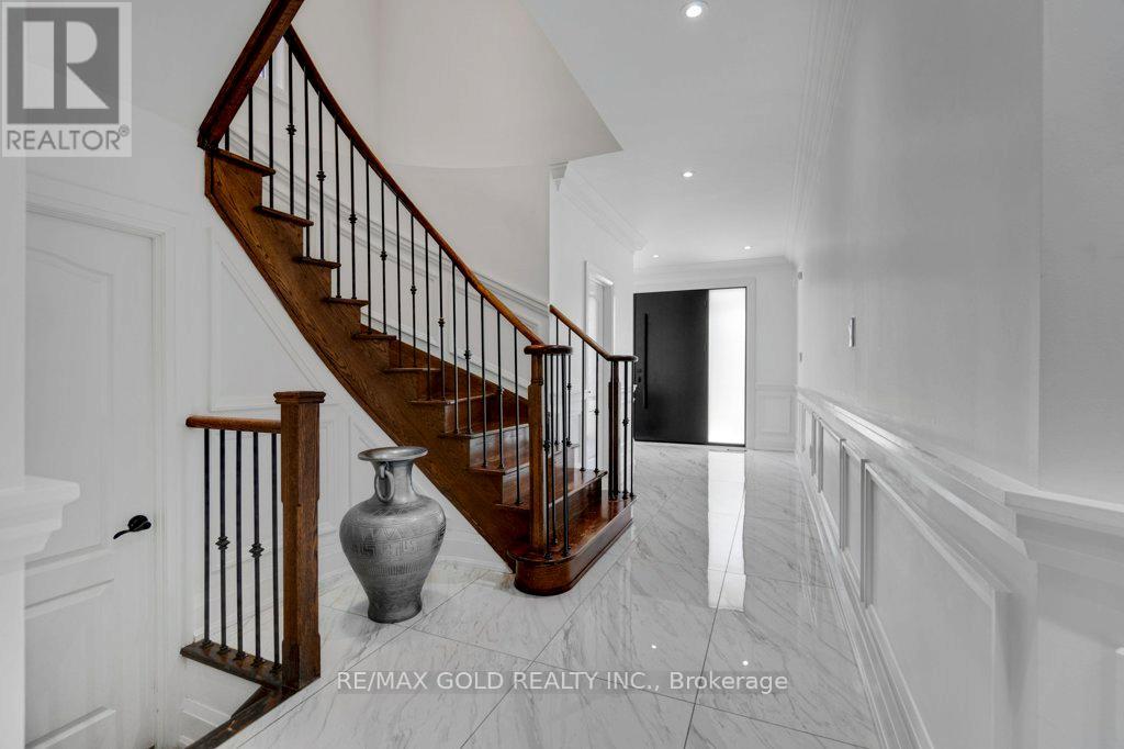 7 Newington Crescent, Brampton, Ontario  L6P 3G3 - Photo 7 - W12422436