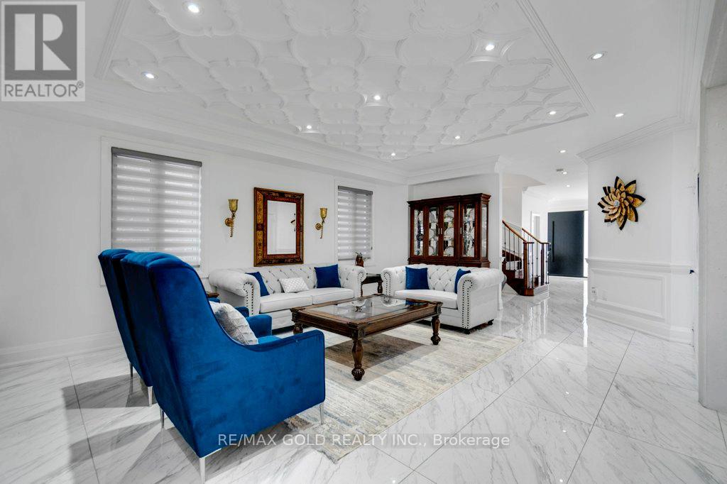 7 Newington Crescent, Brampton, Ontario  L6P 3G3 - Photo 9 - W12422436