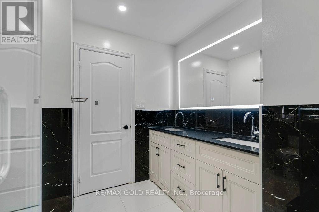 7 Newington Crescent, Brampton, Ontario  L6P 3G3 - Photo 31 - W12422436