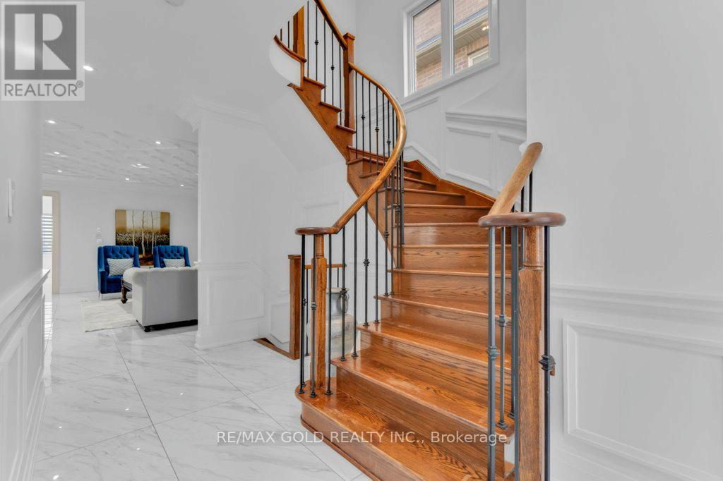 7 Newington Crescent, Brampton, Ontario  L6P 3G3 - Photo 20 - W12422436