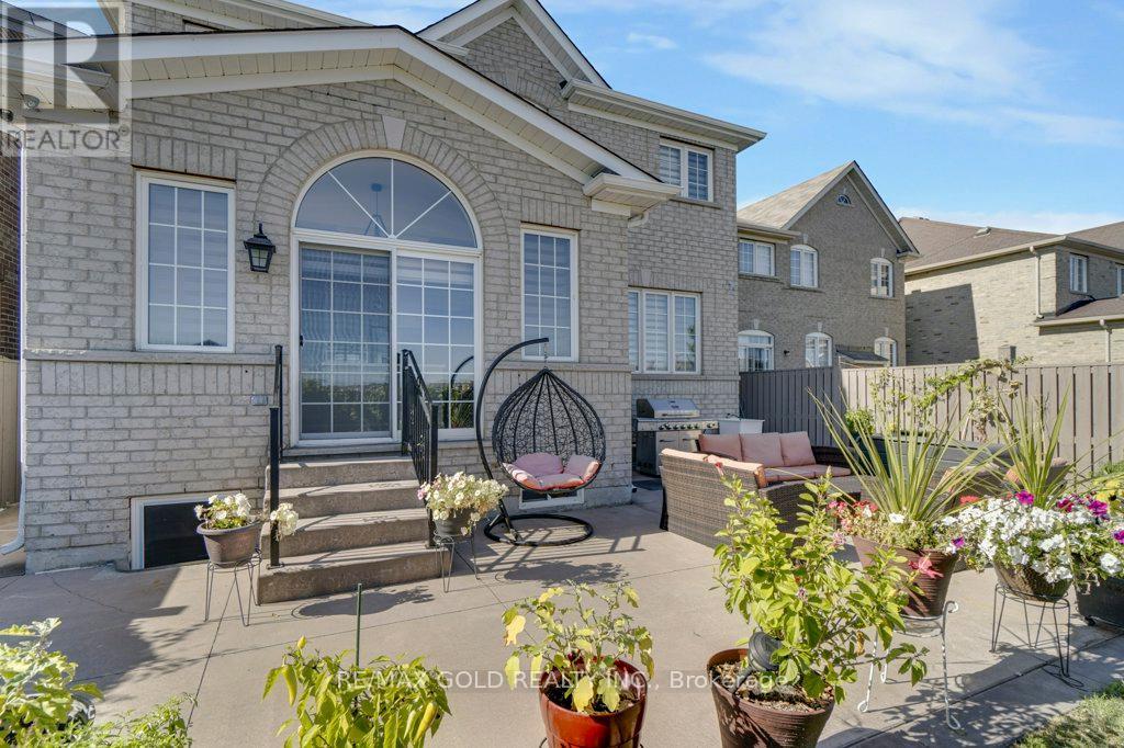 7 Newington Crescent, Brampton, Ontario  L6P 3G3 - Photo 43 - W12422436