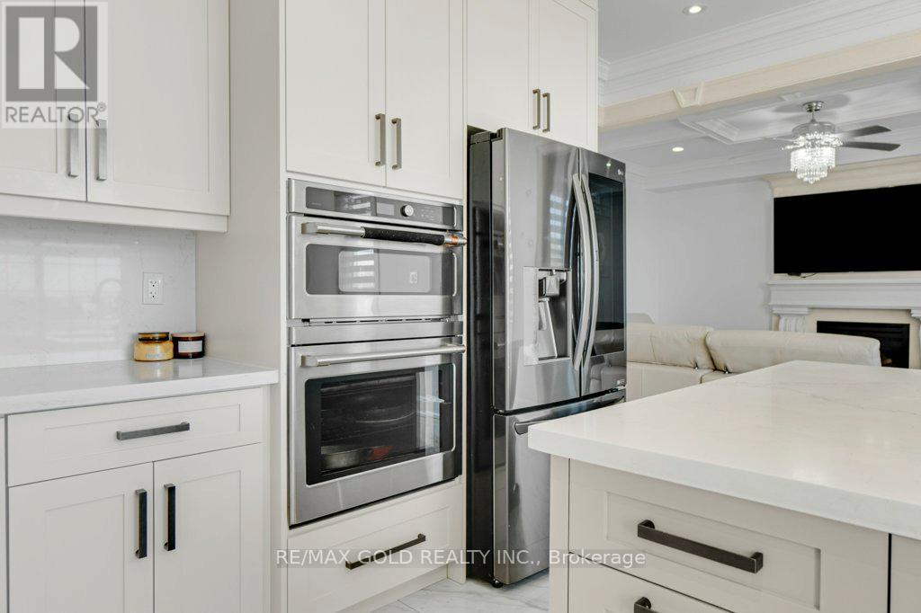 7 Newington Crescent, Brampton, Ontario  L6P 3G3 - Photo 17 - W12422436