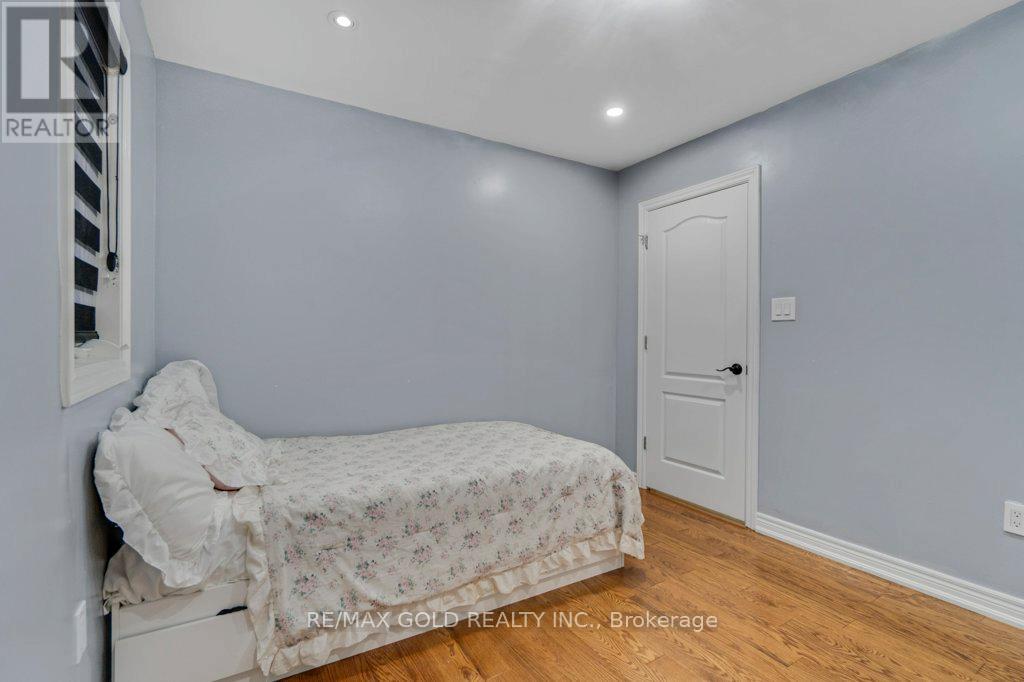 7 Newington Crescent, Brampton, Ontario  L6P 3G3 - Photo 29 - W12422436