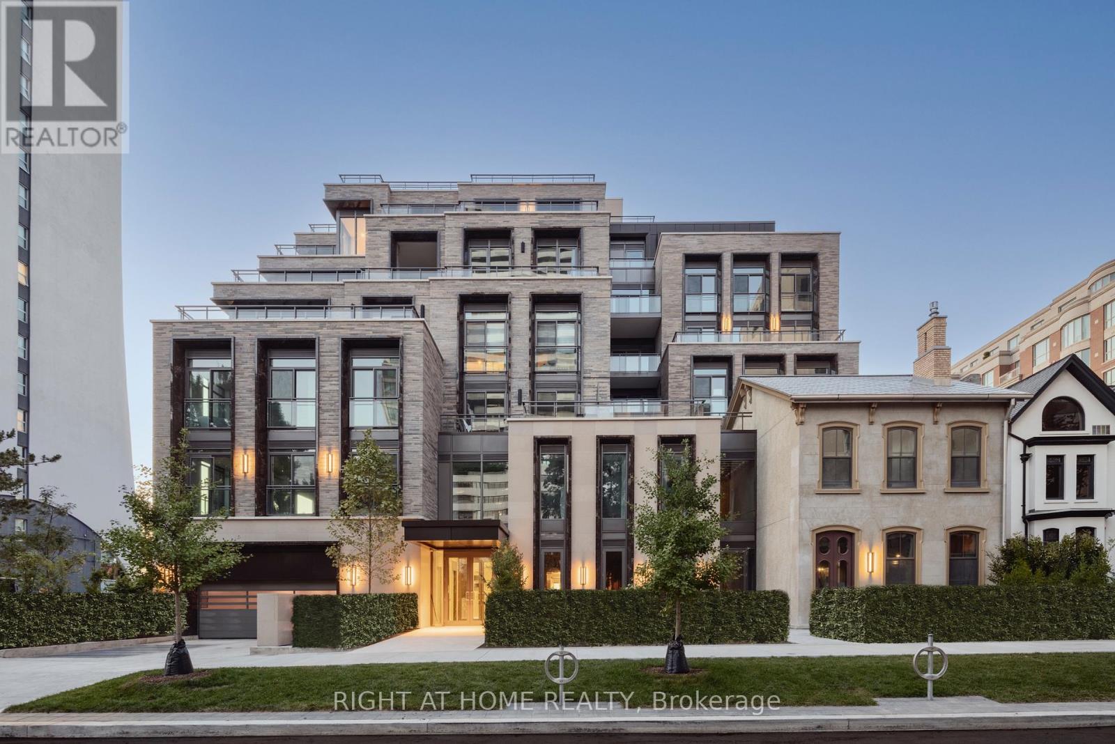 404 - 10 PRINCE ARTHUR AVENUE, Toronto, Ontario