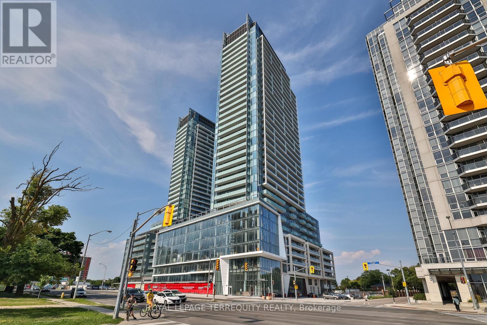 801 - 8 OLYMPIC GARDEN DRIVE, Toronto, Ontario