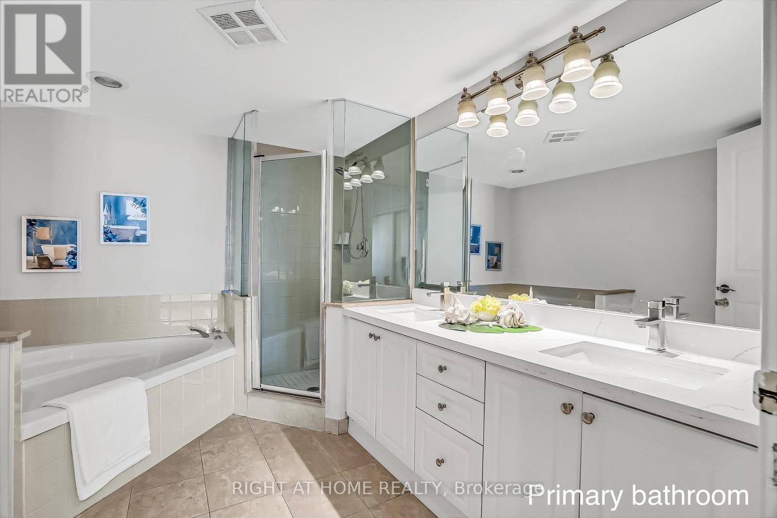 1601 - 152 St Patrick Street, Toronto, Ontario  M5T 3J9 - Photo 13 - C12485147