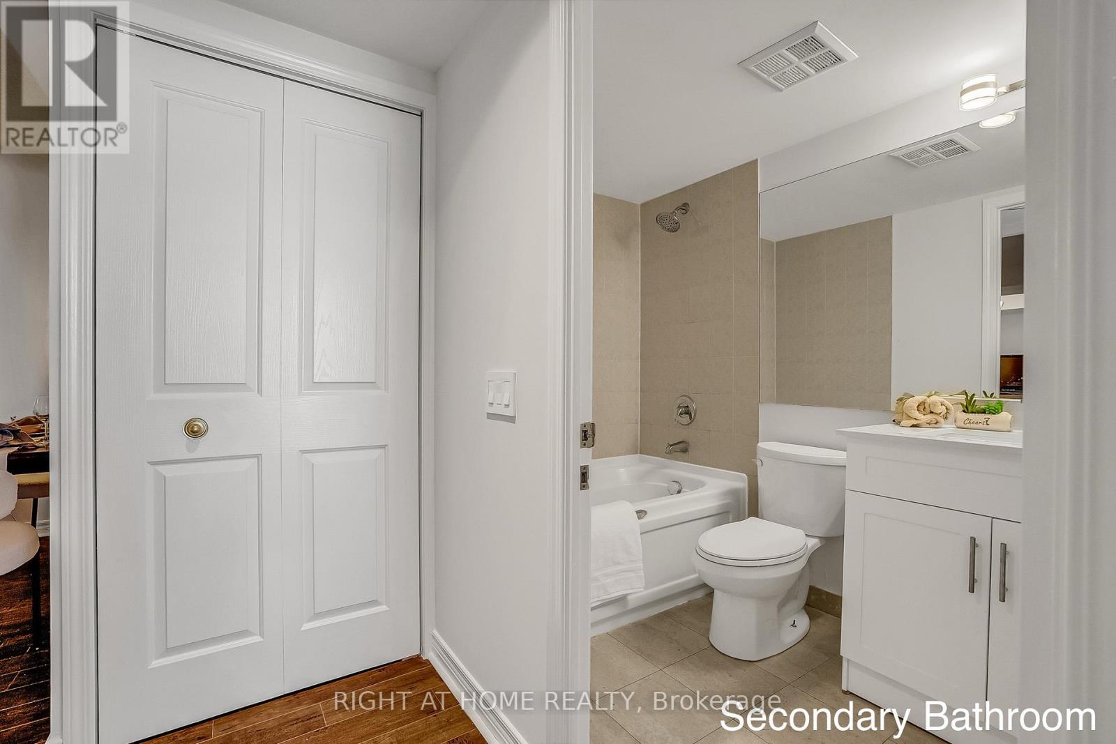 1601 - 152 St Patrick Street, Toronto, Ontario  M5T 3J9 - Photo 21 - C12485147