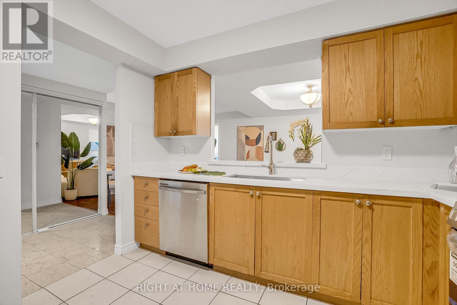 1601 - 152 St Patrick Street, Toronto, Ontario  M5T 3J9 - Photo 23 - C12485147