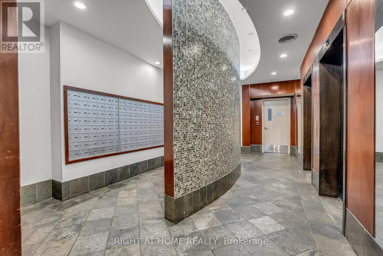 1601 - 152 St Patrick Street, Toronto, Ontario  M5T 3J9 - Photo 5 - C12485147