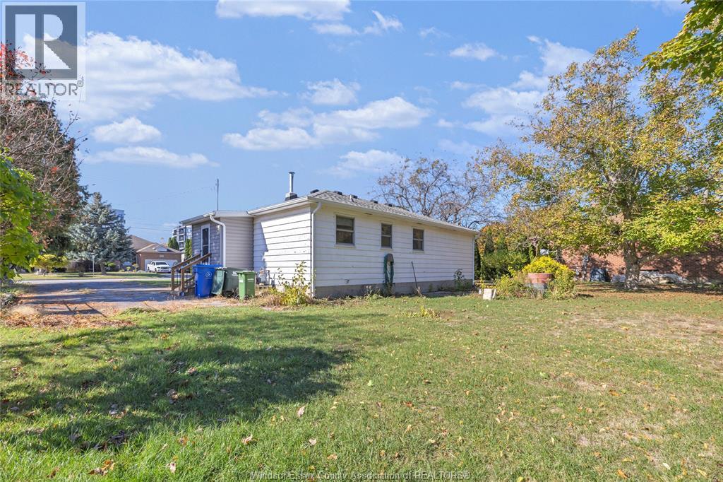 3326 Lauzon Road, Windsor, Ontario  N8T 3P8 - Photo 30 - 25027319
