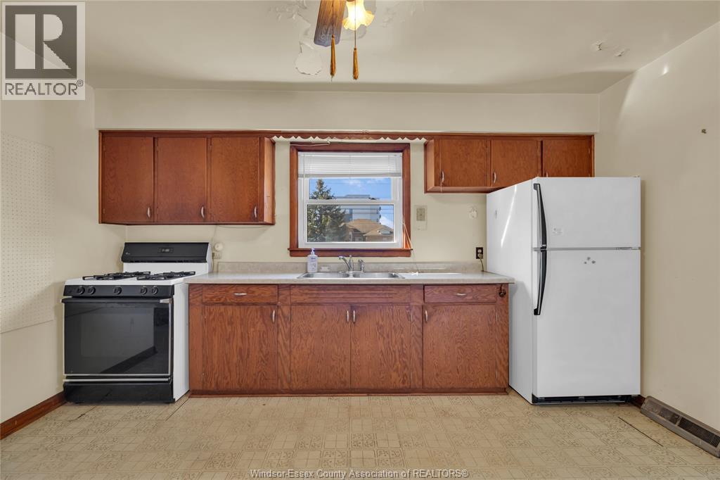 3326 Lauzon Road, Windsor, Ontario  N8T 3P8 - Photo 4 - 25027319