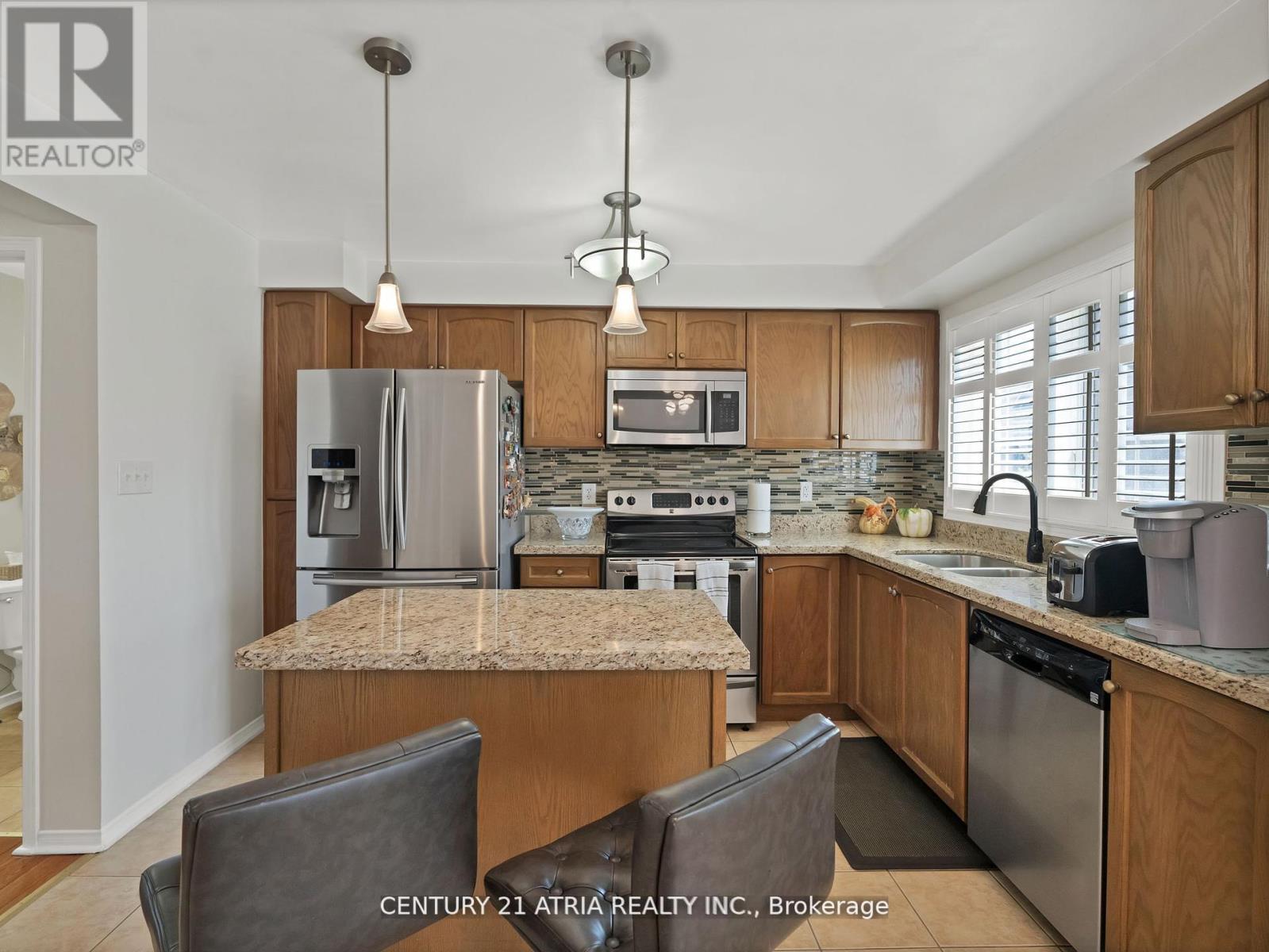 116 Barnham Street, Ajax, Ontario  L1Z 0K7 - Photo 3 - E12485123