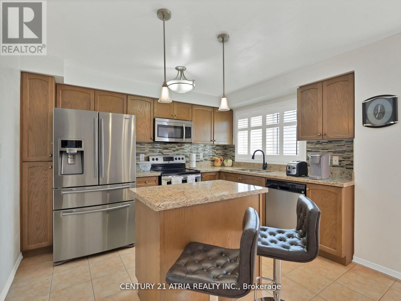 116 Barnham Street, Ajax, Ontario  L1Z 0K7 - Photo 4 - E12485123