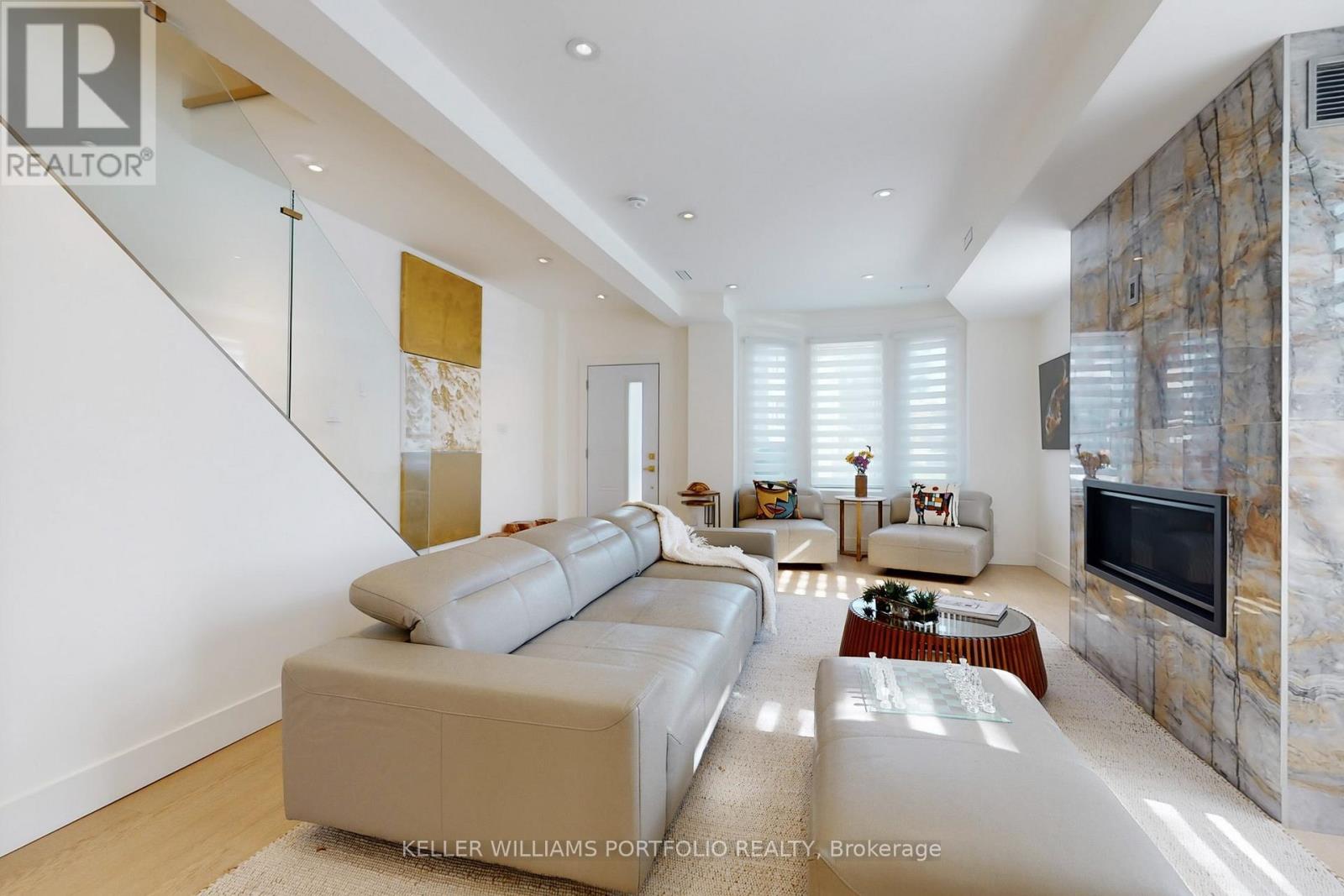 Main Floor - 22 Pitt Avenue, Toronto, Ontario  M1L 2R1 - Photo 5 - E12485159