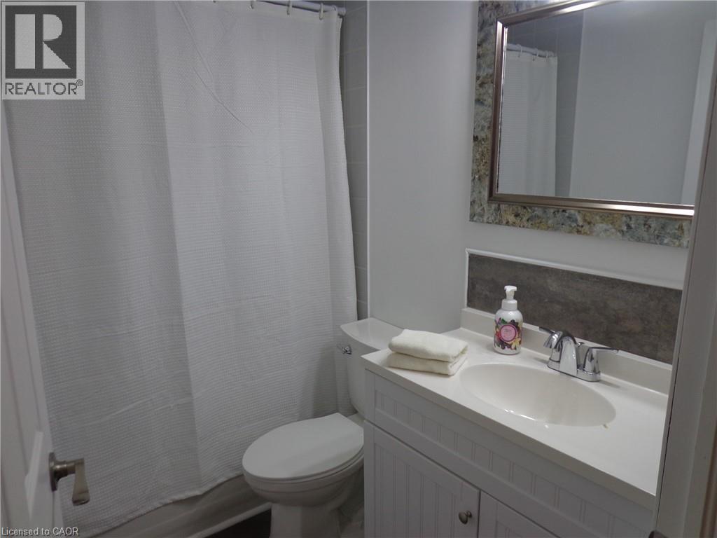 212 Mcanulty Boulevard, Hamilton, Ontario  L8H 3J1 - Photo 13 - 40782363