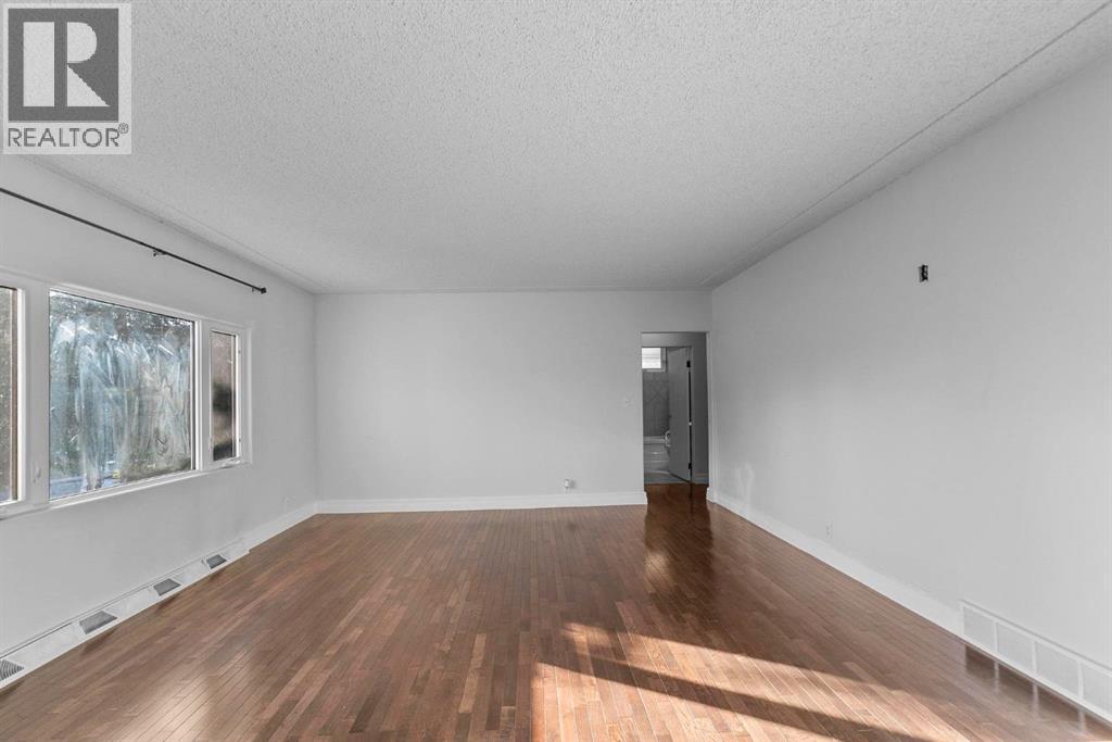 4828 53a Street, Camrose, Alberta  T4V 1Z9 - Photo 5 - A2262035