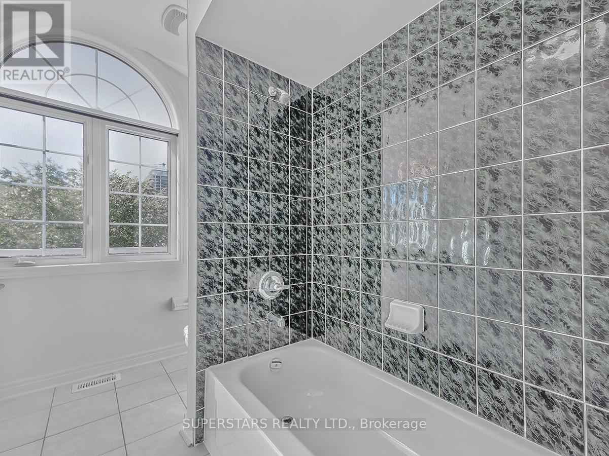 43 Cathmar Drive, Markham, Ontario  L6E 2H2 - Photo 16 - N12485103