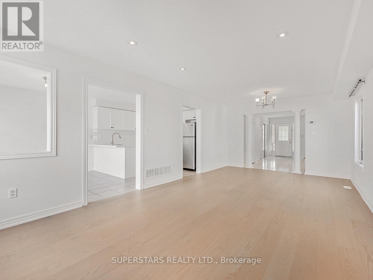 43 Cathmar Drive, Markham, Ontario  L6E 2H2 - Photo 5 - N12485103