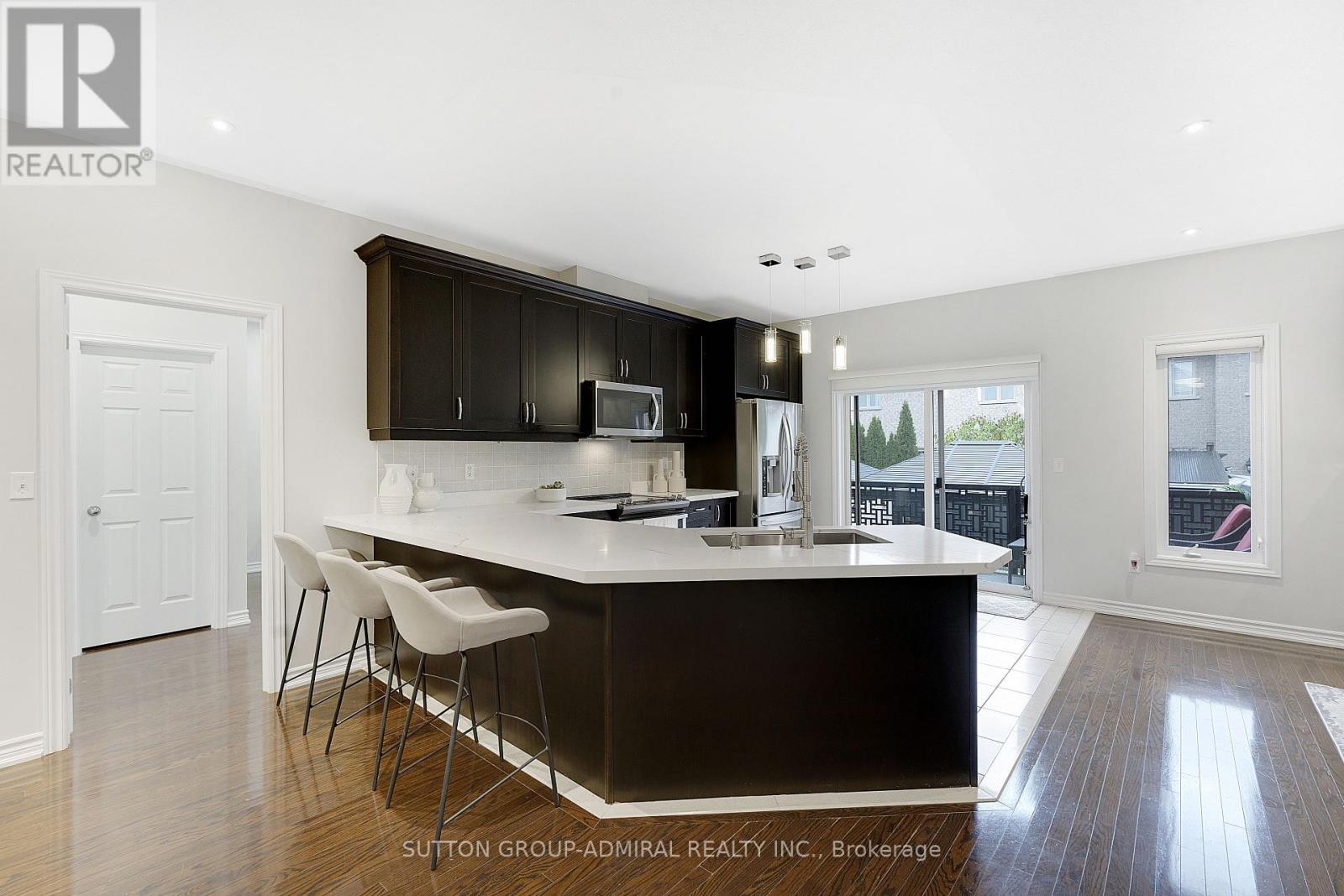 26 Summit Ridge Drive, King (Schomberg), Ontario  L0G 1T0 - Photo 12 - N12485105