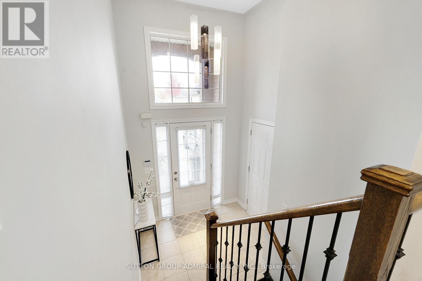 26 Summit Ridge Drive, King (Schomberg), Ontario  L0G 1T0 - Photo 7 - N12485105