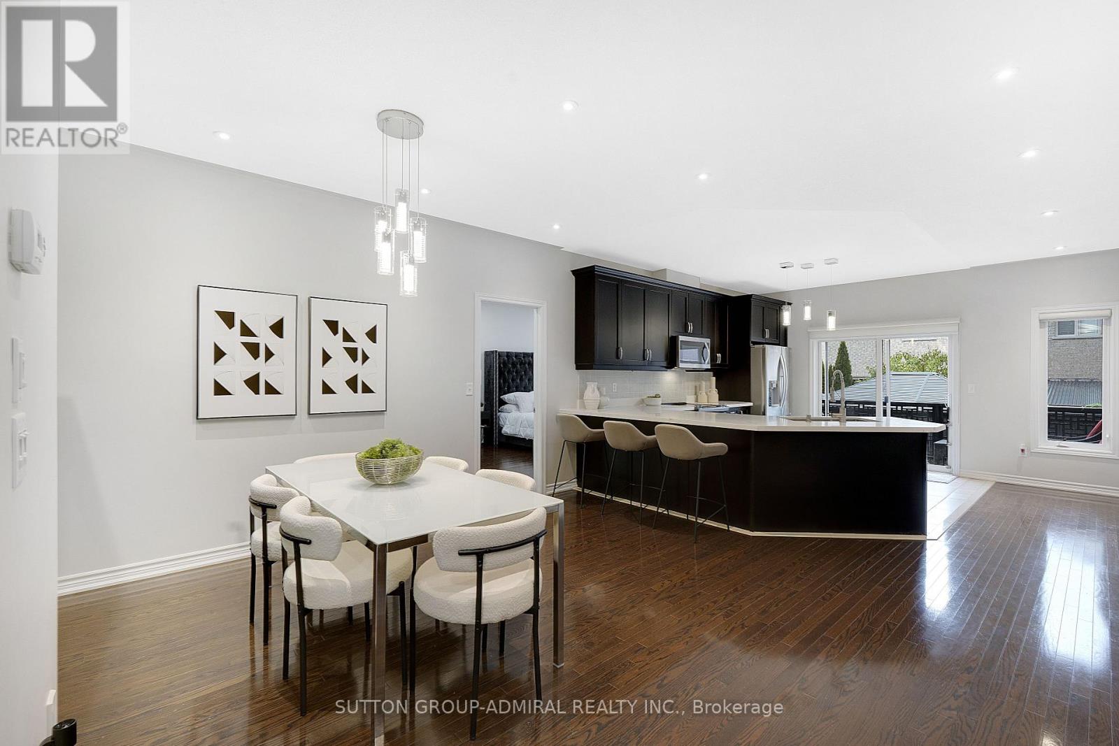 26 Summit Ridge Drive, King (Schomberg), Ontario  L0G 1T0 - Photo 9 - N12485105