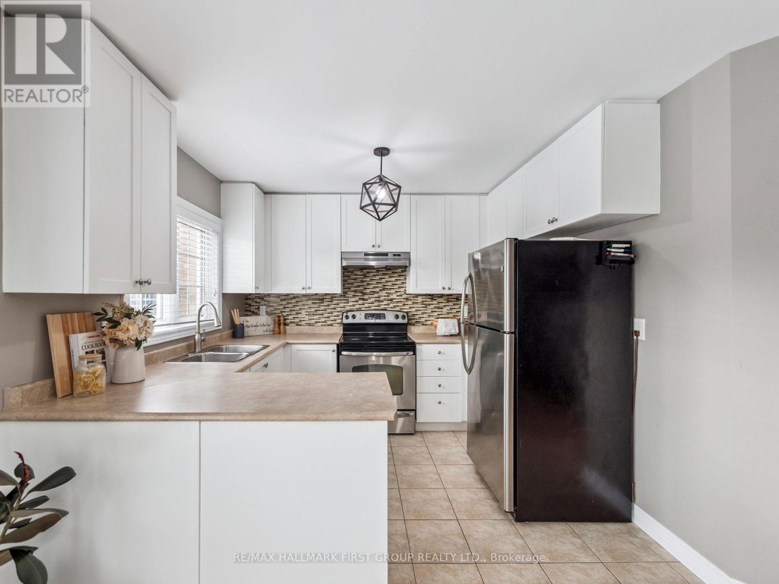 20 Crestbank Court, Vaughan, Ontario  L6A 0B2 - Photo 17 - N12485133