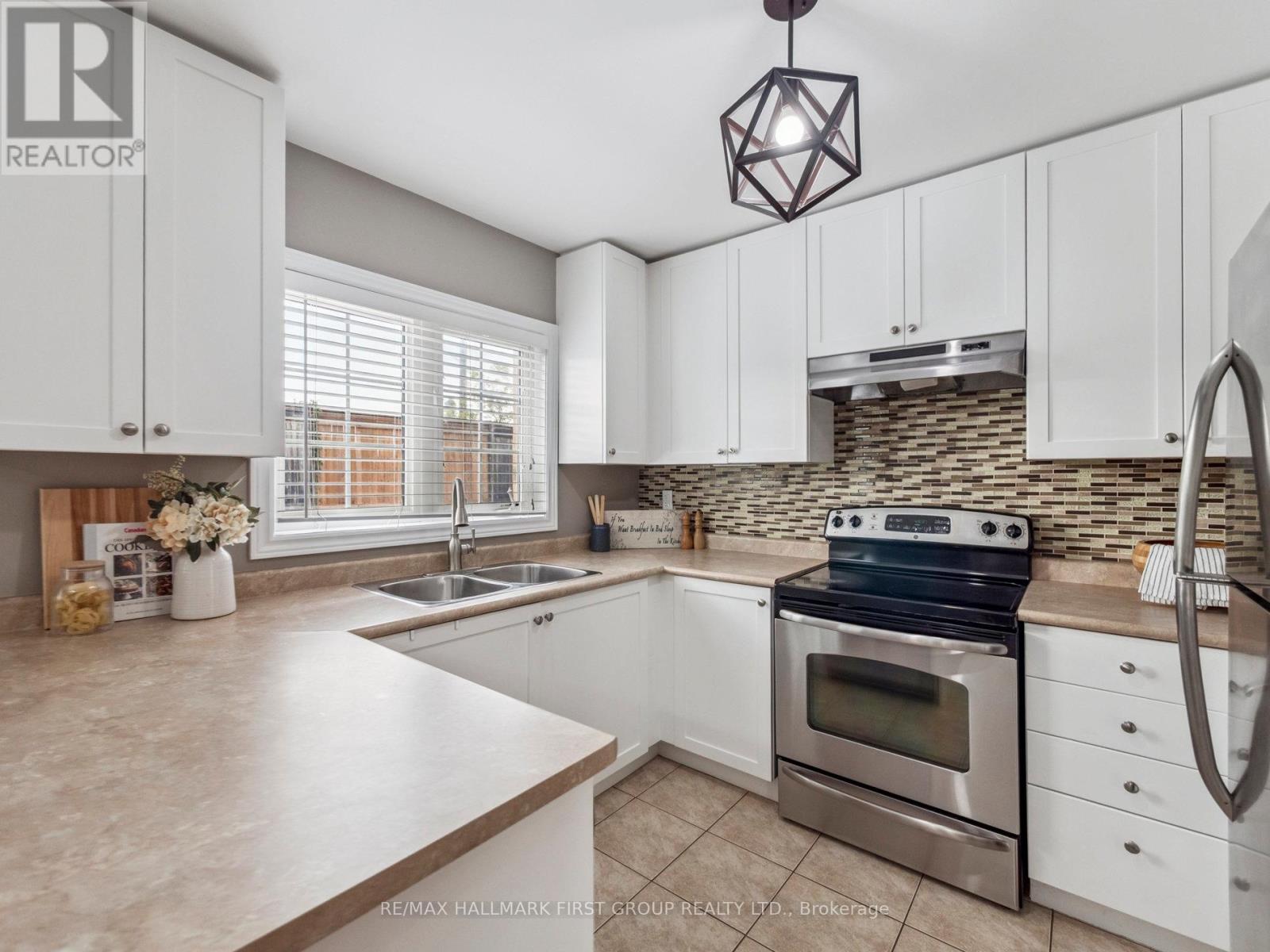 20 Crestbank Court, Vaughan, Ontario  L6A 0B2 - Photo 18 - N12485133