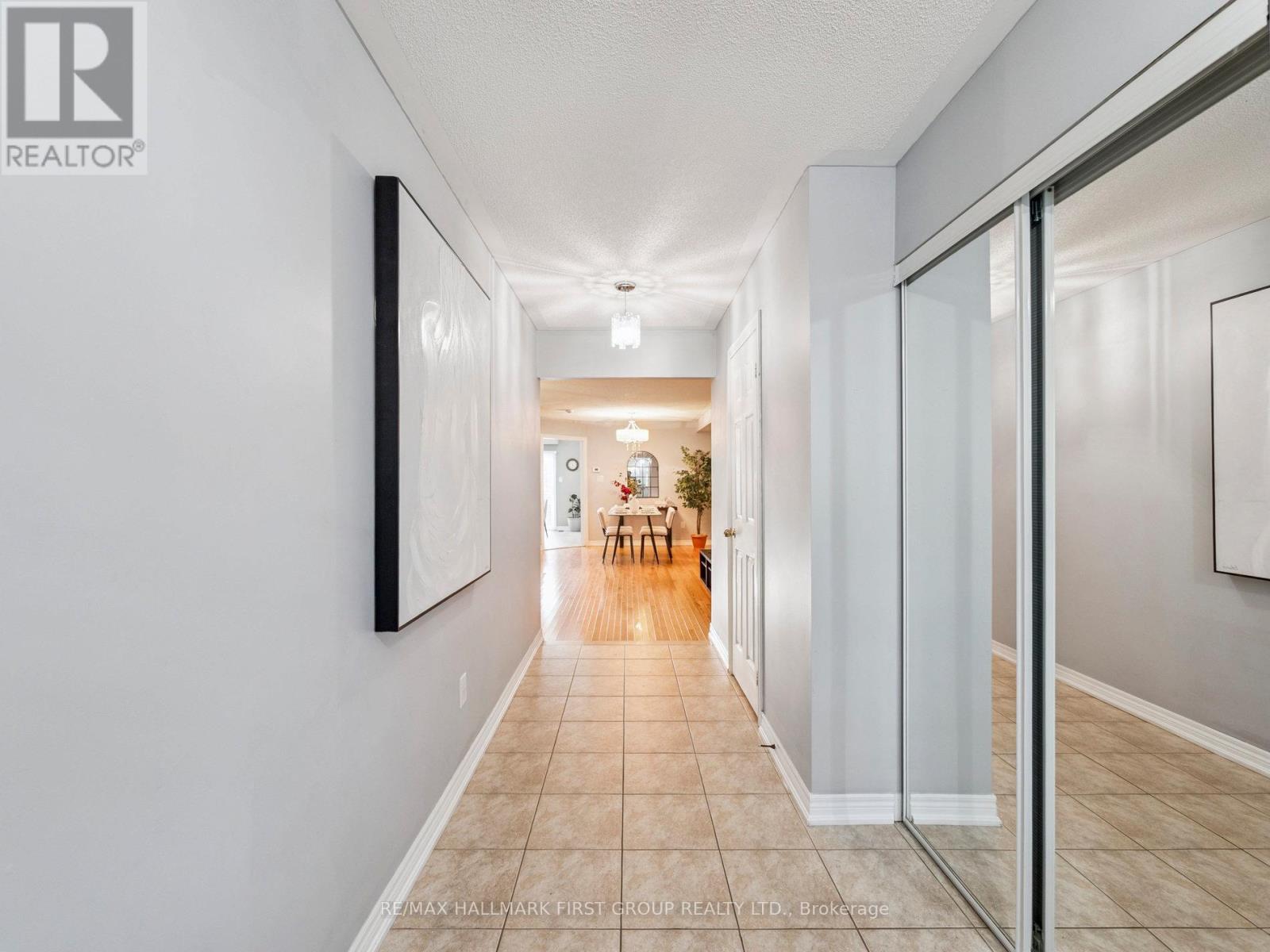 20 Crestbank Court, Vaughan, Ontario  L6A 0B2 - Photo 4 - N12485133