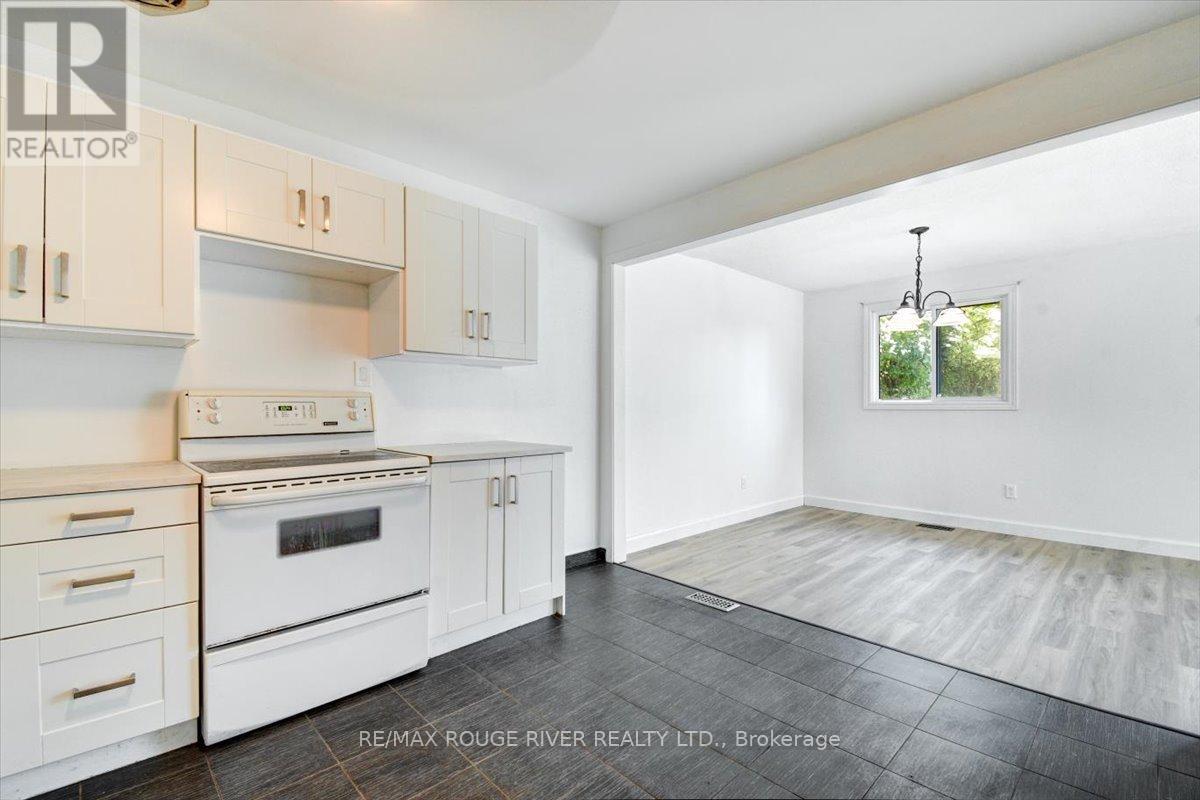 920 Rochelle Court, Peterborough, Ontario  K9J 1J7 - Photo 10 - X12485304