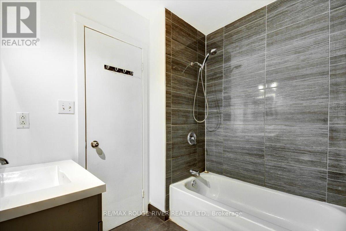 920 Rochelle Court, Peterborough, Ontario  K9J 1J7 - Photo 15 - X12485304