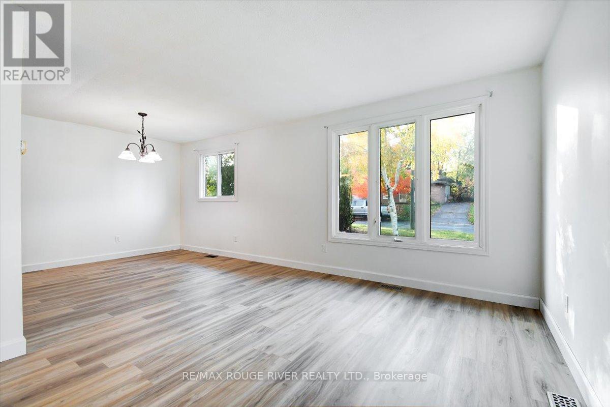 920 Rochelle Court, Peterborough, Ontario  K9J 1J7 - Photo 5 - X12485304