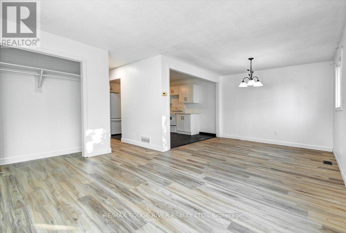 920 Rochelle Court, Peterborough, Ontario  K9J 1J7 - Photo 7 - X12485304