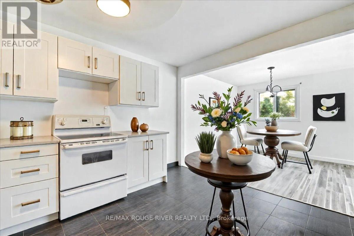 920 Rochelle Court, Peterborough, Ontario  K9J 1J7 - Photo 9 - X12485304