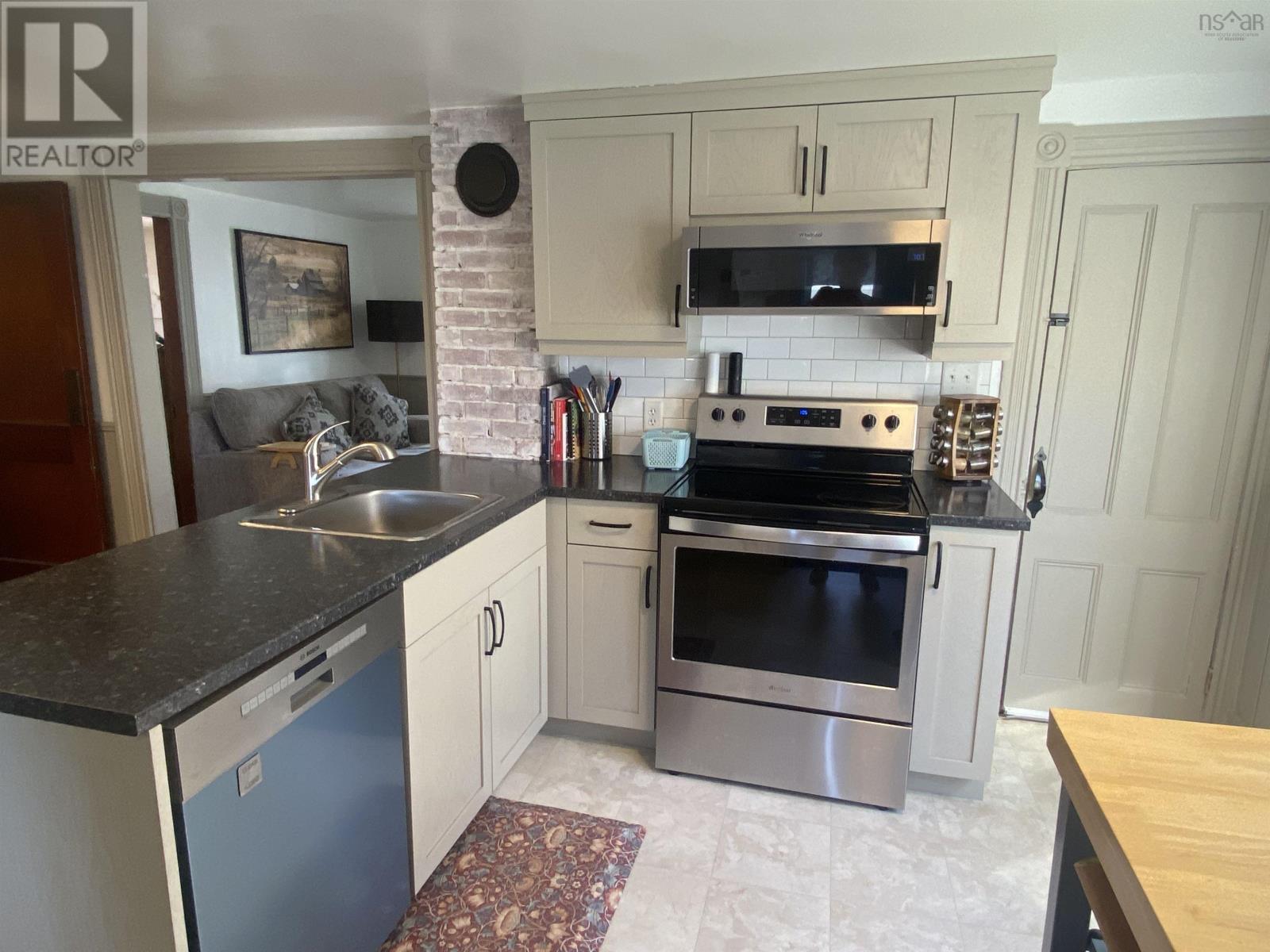 33 Ryland Avenue, Bible Hill, Nova Scotia  B2N 2V5 - Photo 8 - 202524613