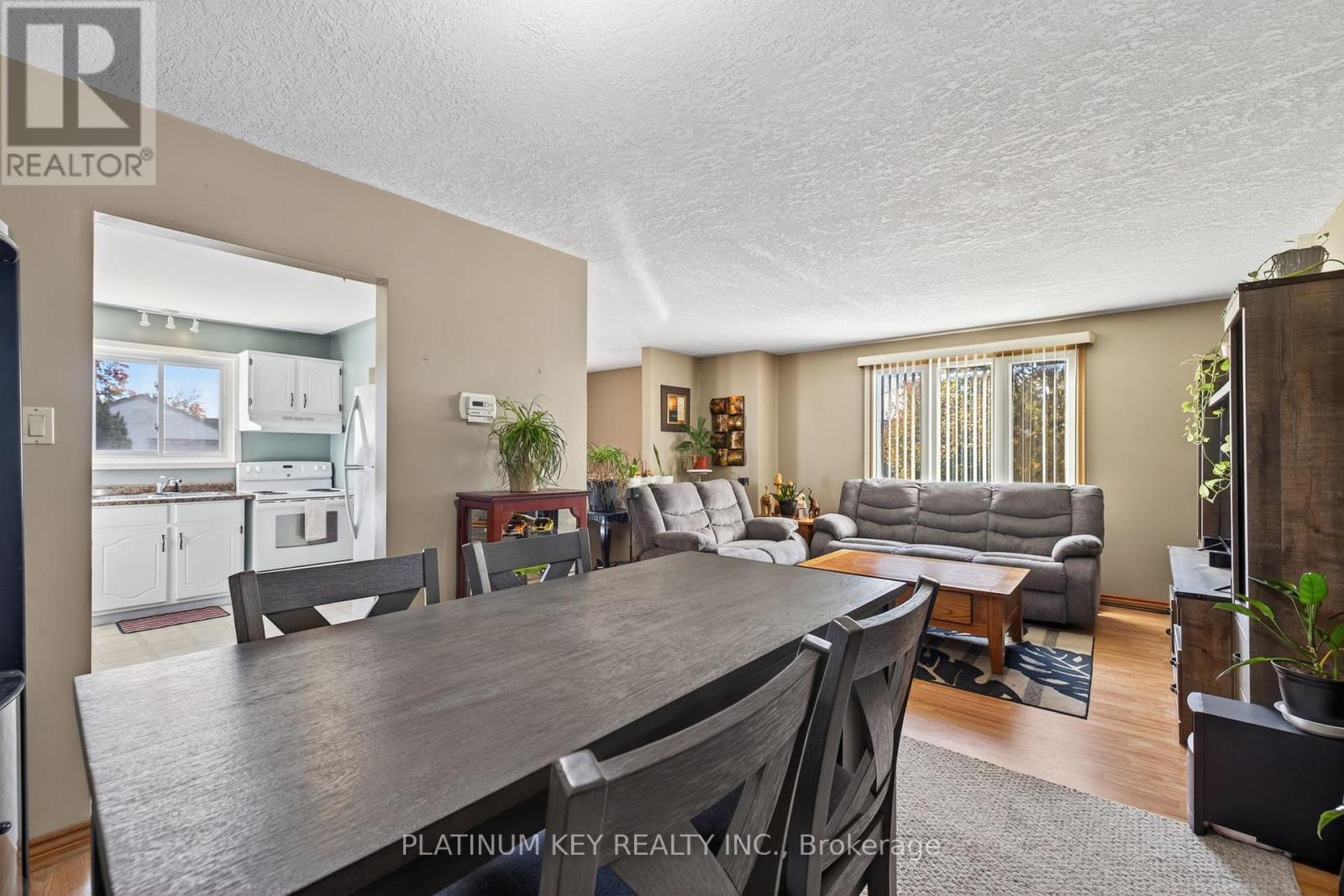 152 Elgin Street, London East (East M), Ontario  N5Z 2T8 - Photo 10 - X12485235