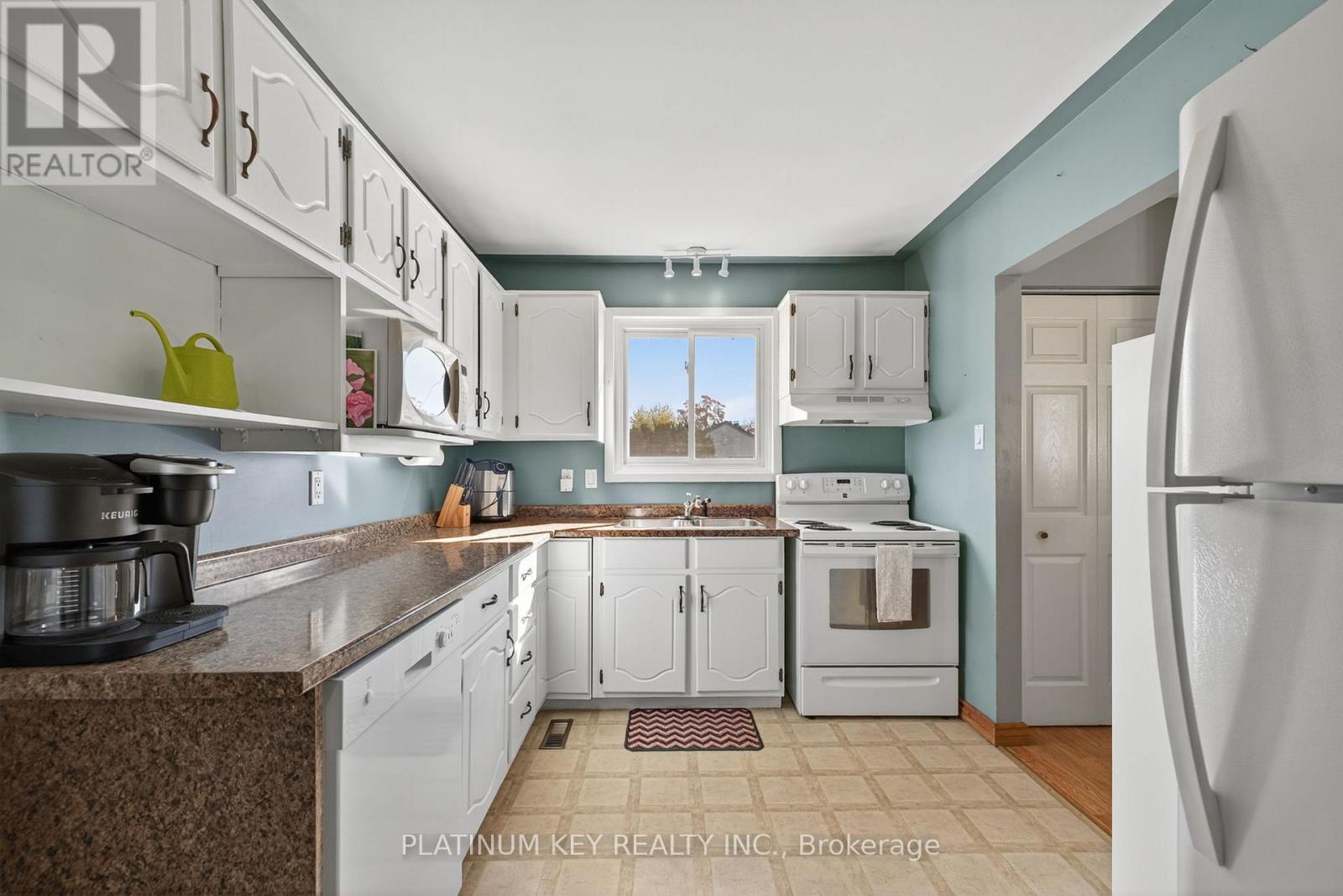 152 Elgin Street, London East (East M), Ontario  N5Z 2T8 - Photo 12 - X12485235