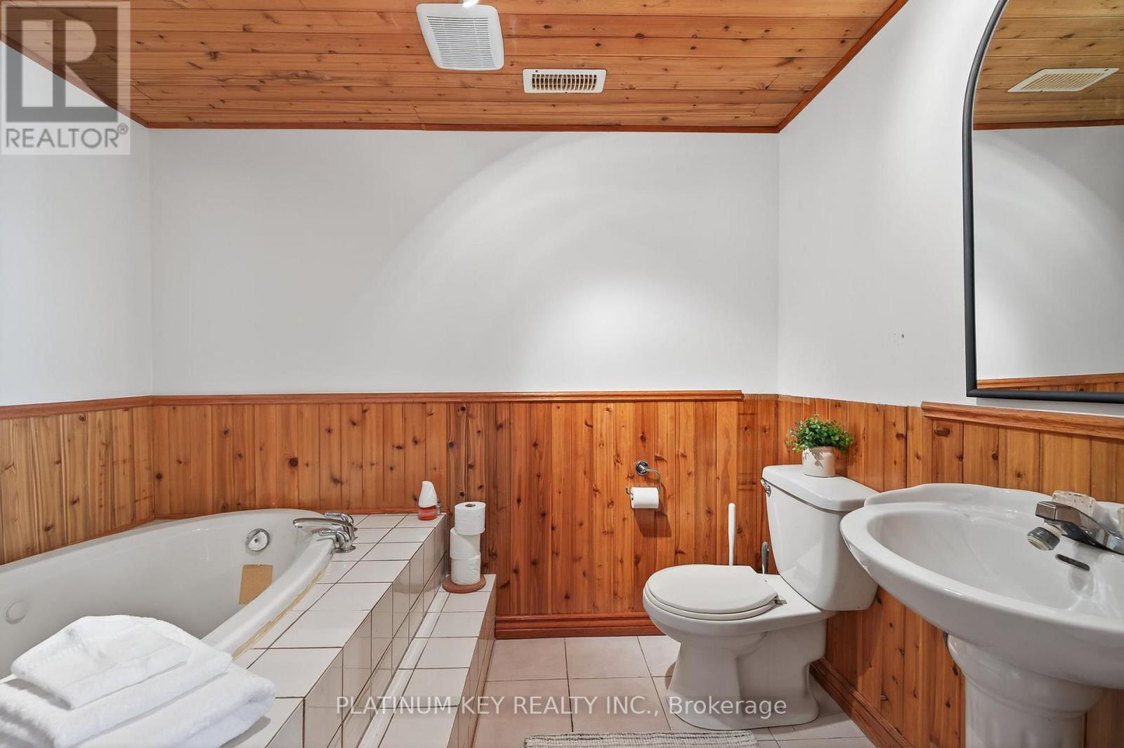 152 Elgin Street, London East (East M), Ontario  N5Z 2T8 - Photo 25 - X12485235