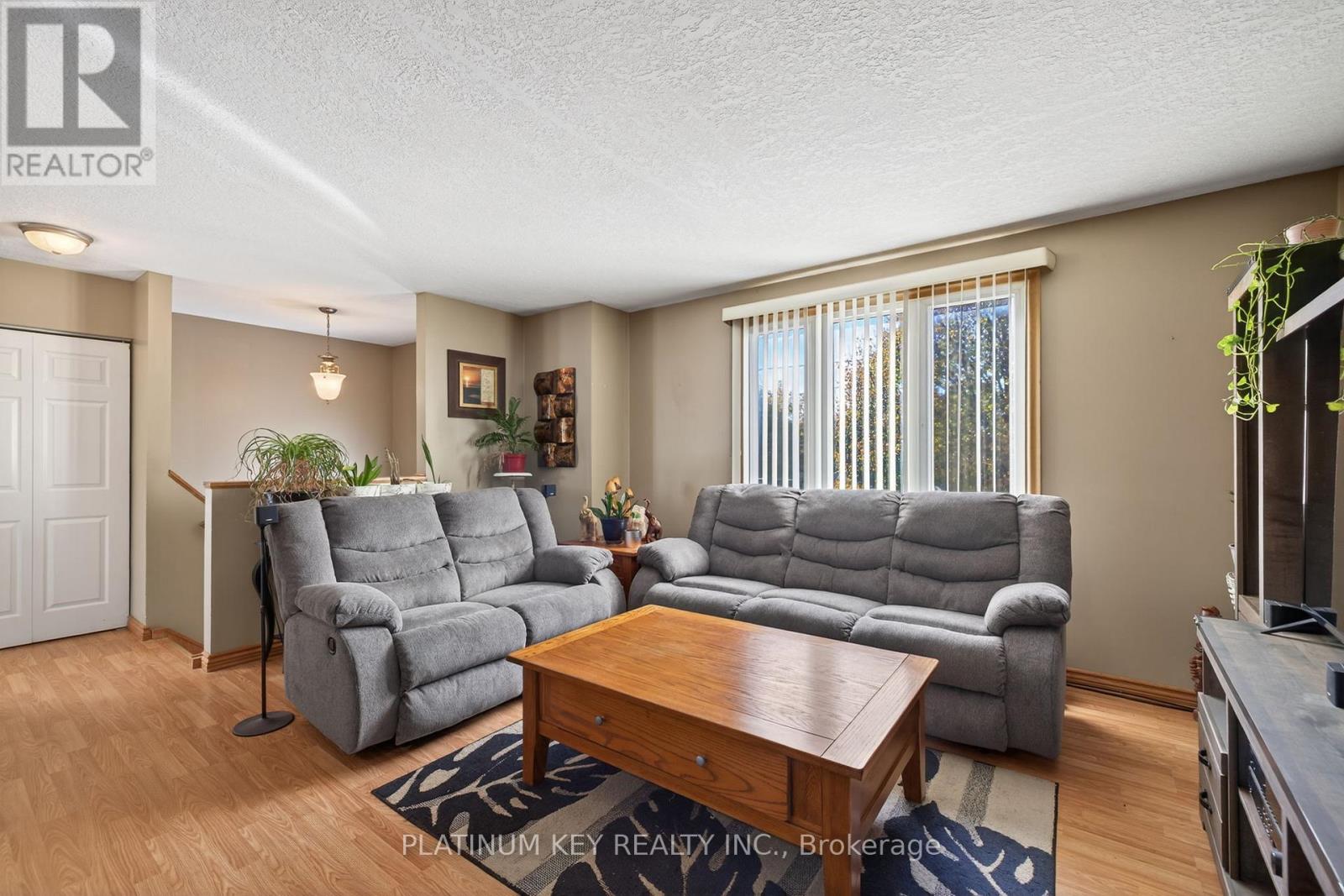 152 Elgin Street, London East (East M), Ontario  N5Z 2T8 - Photo 7 - X12485235