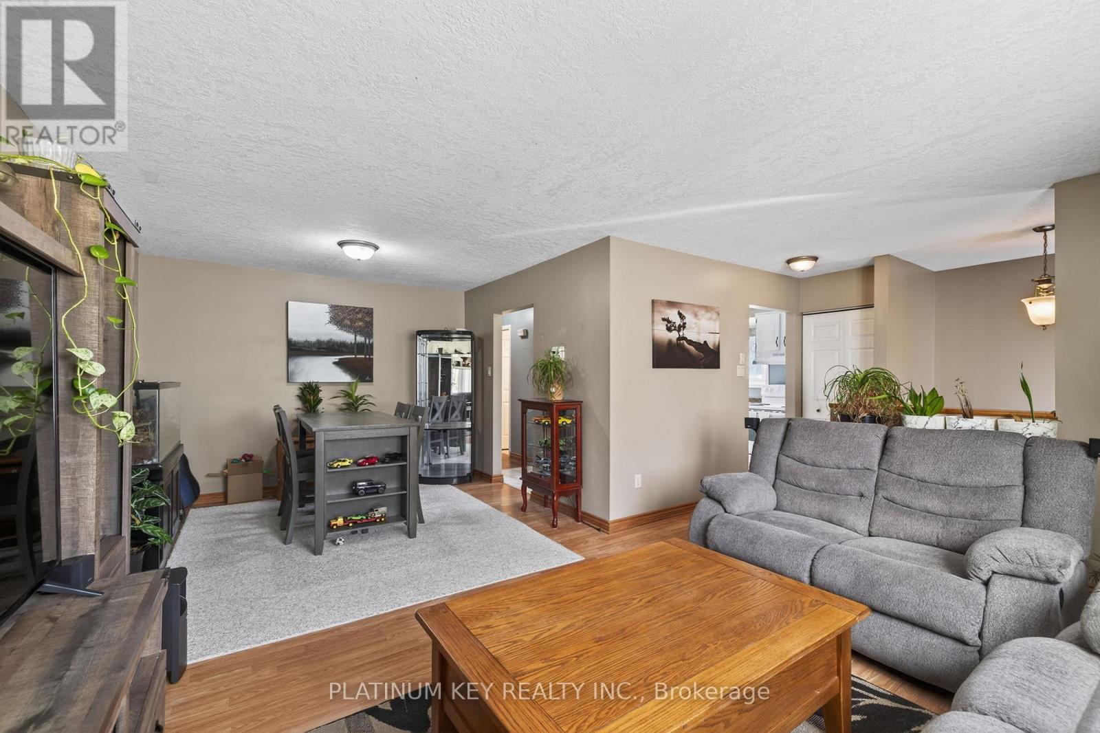 152 Elgin Street, London East (East M), Ontario  N5Z 2T8 - Photo 9 - X12485235