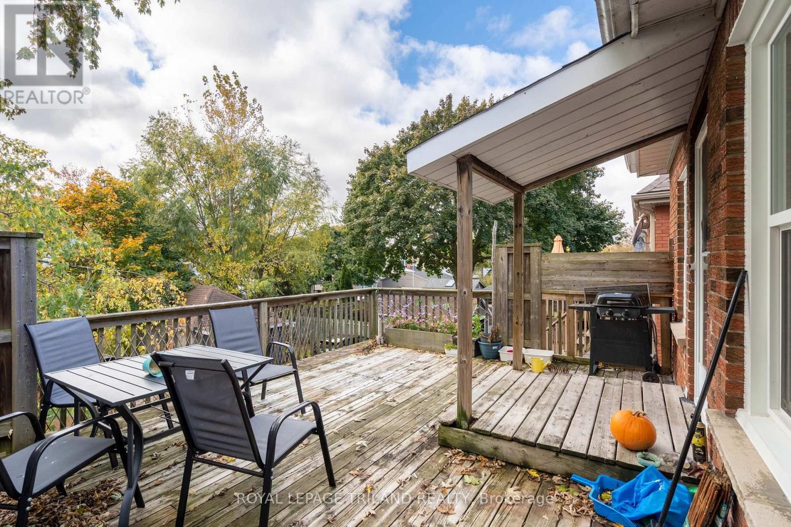 93 Myrtle Street, St. Thomas, Ontario  N5R 2E9 - Photo 9 - X12485244