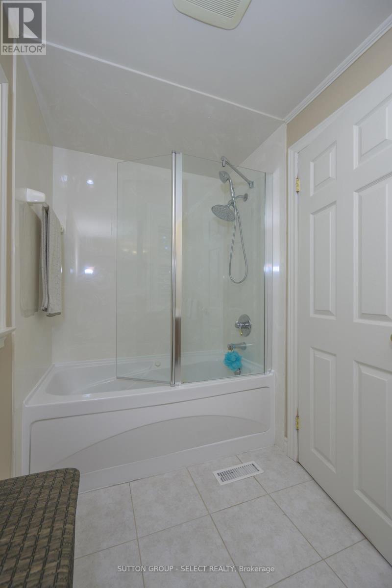 272 Commissioners Road E, London South (South G), Ontario  N6C 2T2 - Photo 23 - X12485268