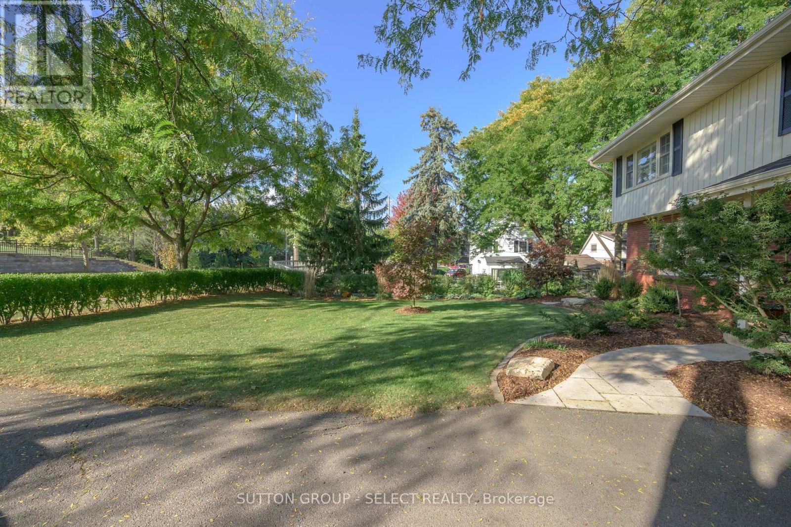 272 Commissioners Road E, London South (South G), Ontario  N6C 2T2 - Photo 3 - X12485268