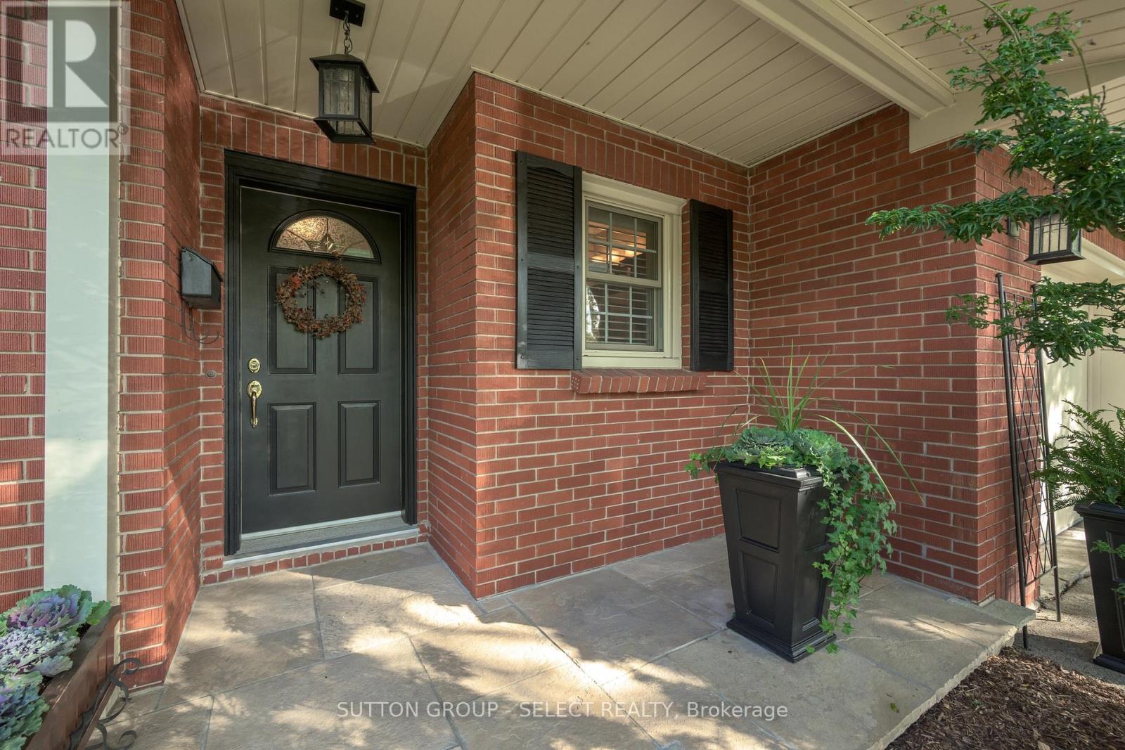 272 Commissioners Road E, London South (South G), Ontario  N6C 2T2 - Photo 4 - X12485268