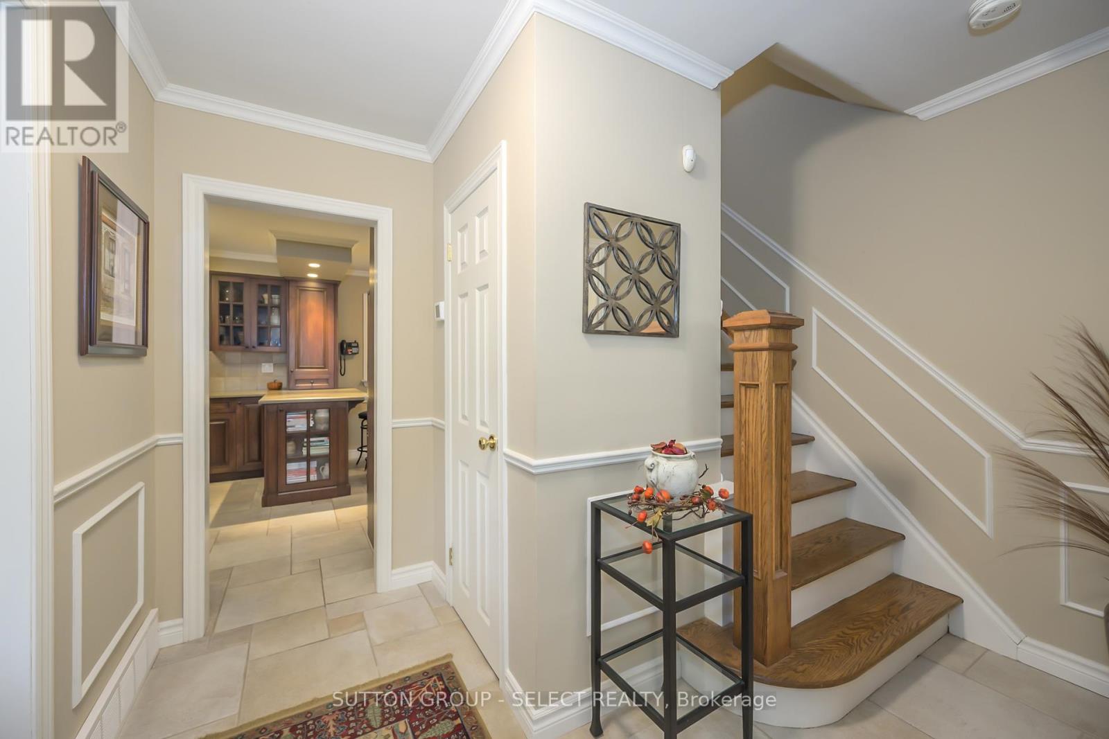 272 Commissioners Road E, London South (South G), Ontario  N6C 2T2 - Photo 6 - X12485268