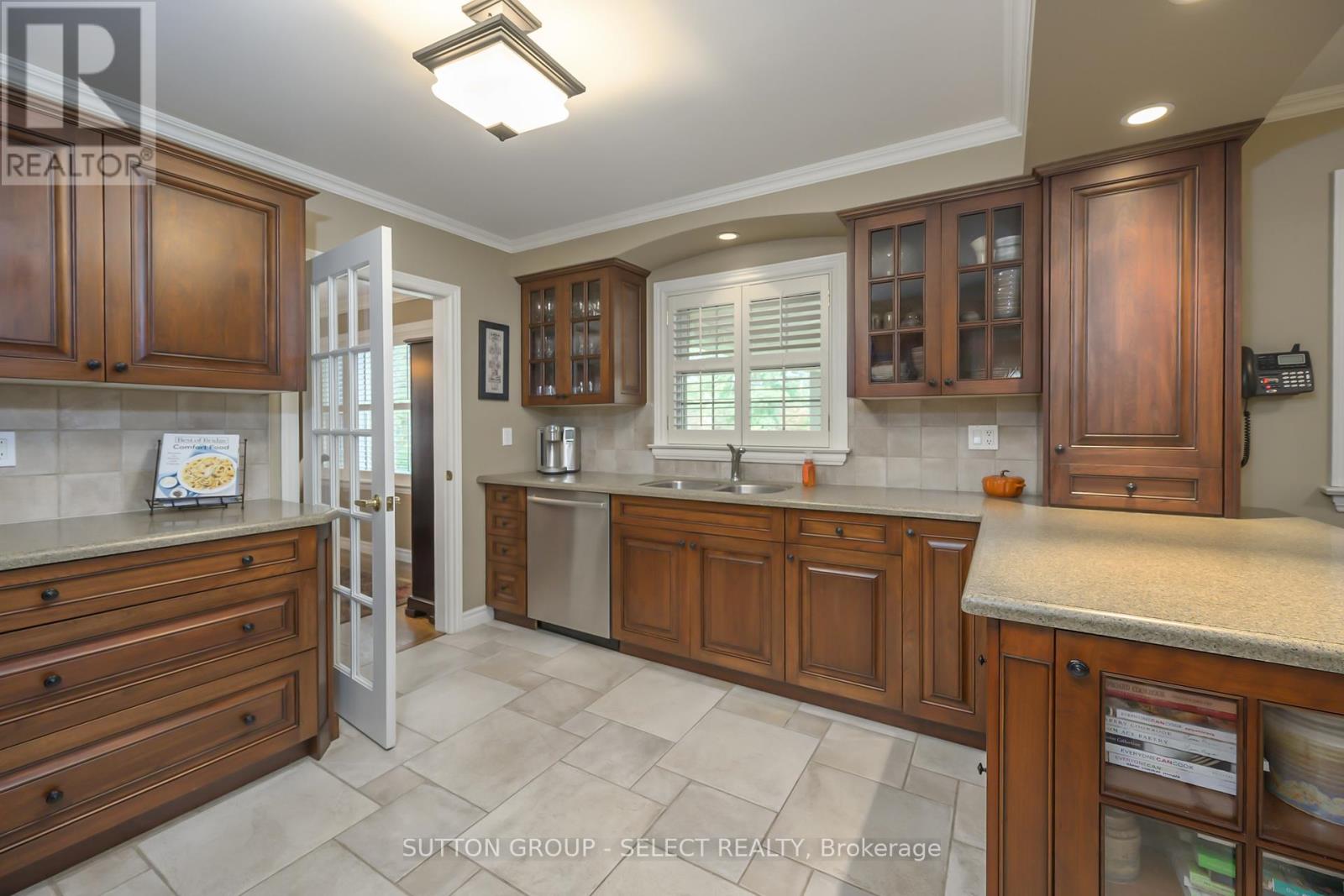 272 Commissioners Road E, London South (South G), Ontario  N6C 2T2 - Photo 7 - X12485268